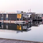 Hausboot El-sol Botel
