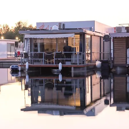 Úszó hotel Hausboot El-sol Braunsbedra